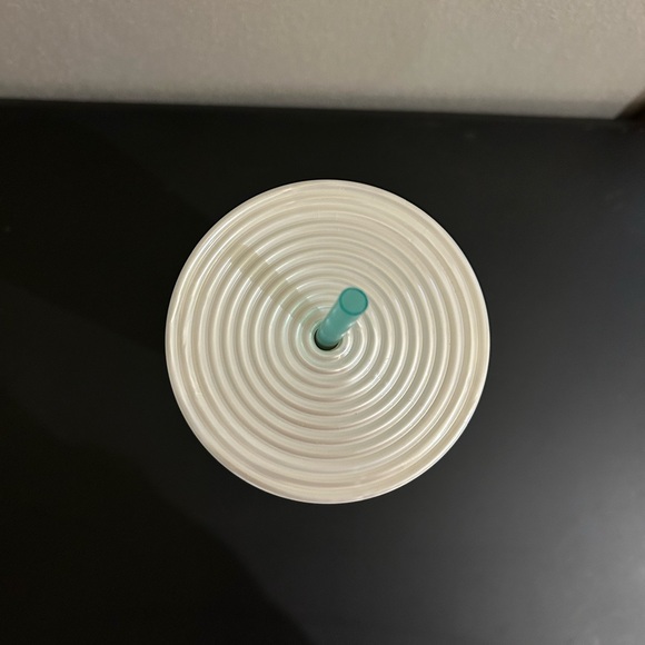 Starbucks Pearl White Mermaid Shell Spring 2023 Venti Tumbler - Picture 5 of 6